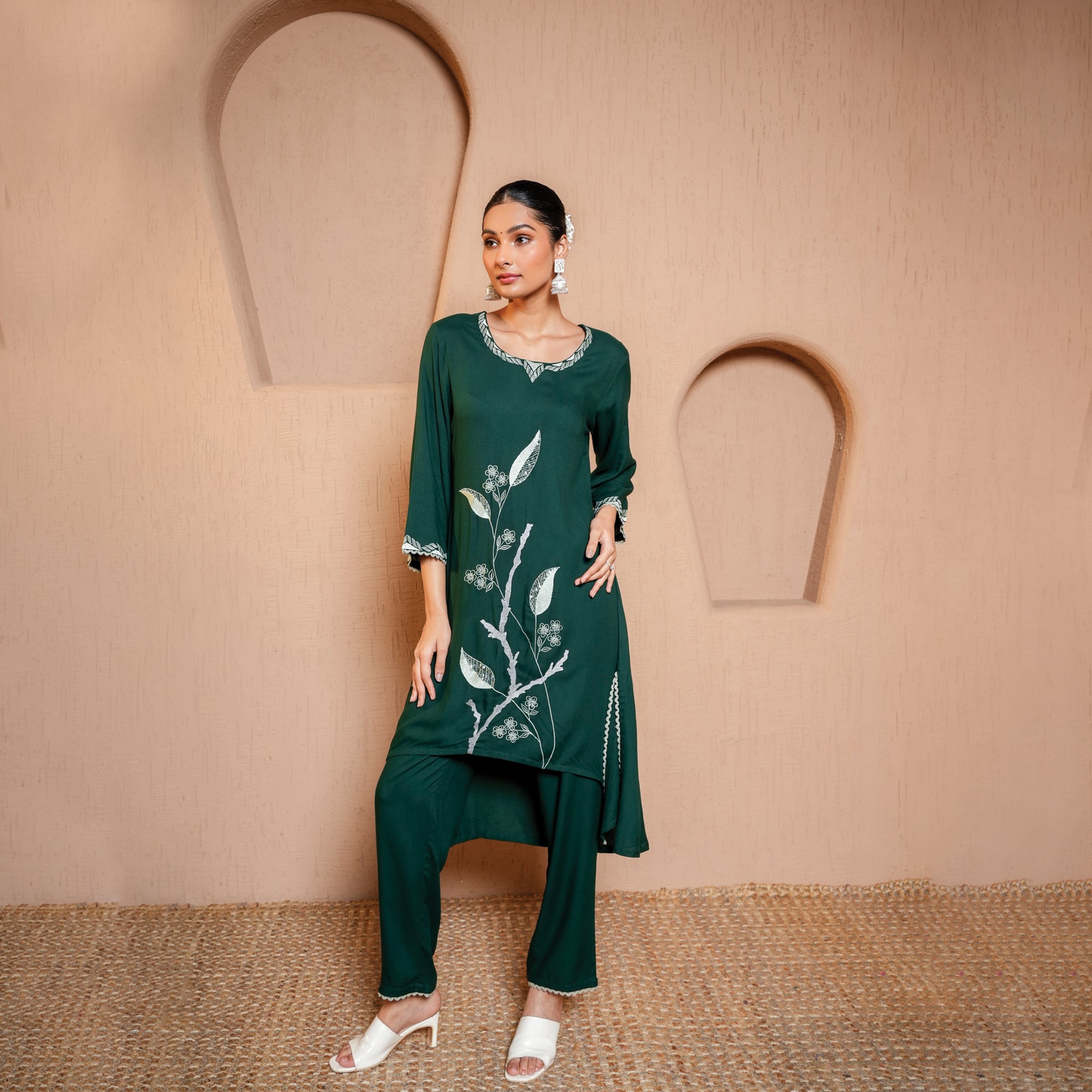 Rayon C-cut kurta pant with machine embroidery