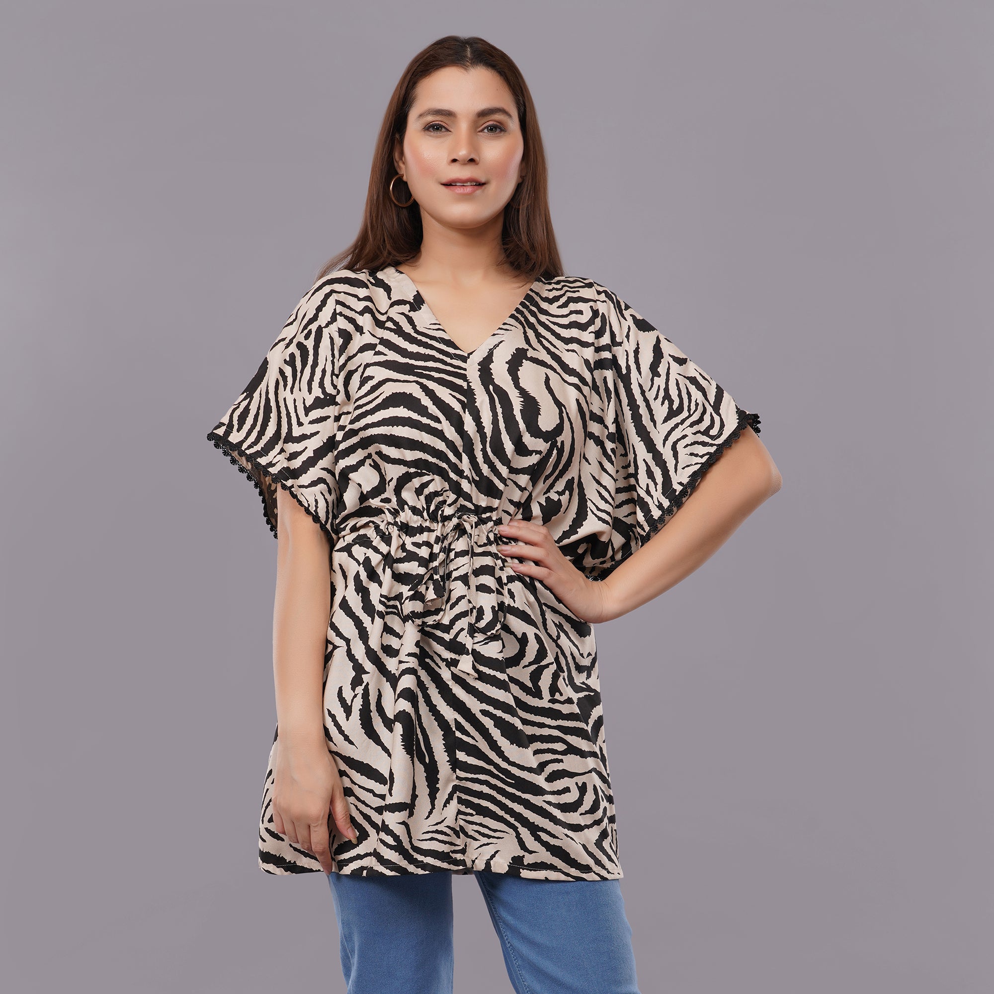 Loose-fit black and white kaftan